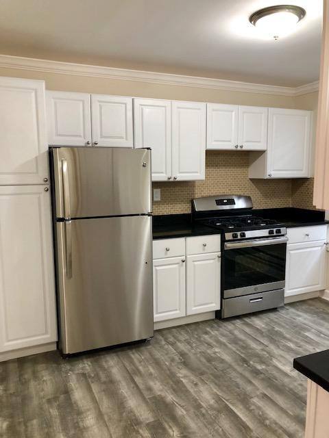Apartment for rent at 839 W Cornelia Ave, Chicago, IL 60657