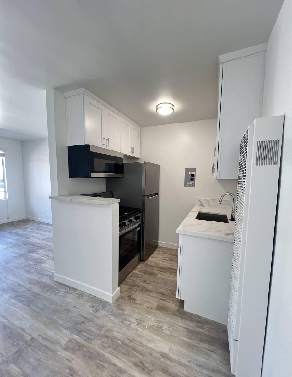 Apartment for rent at 333 Vernon Ave #7, Venice, CA 90291