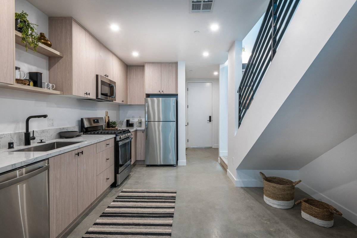 Apartment for rent at 6417-6422 N Figueroa St, Los Angeles, CA 90042