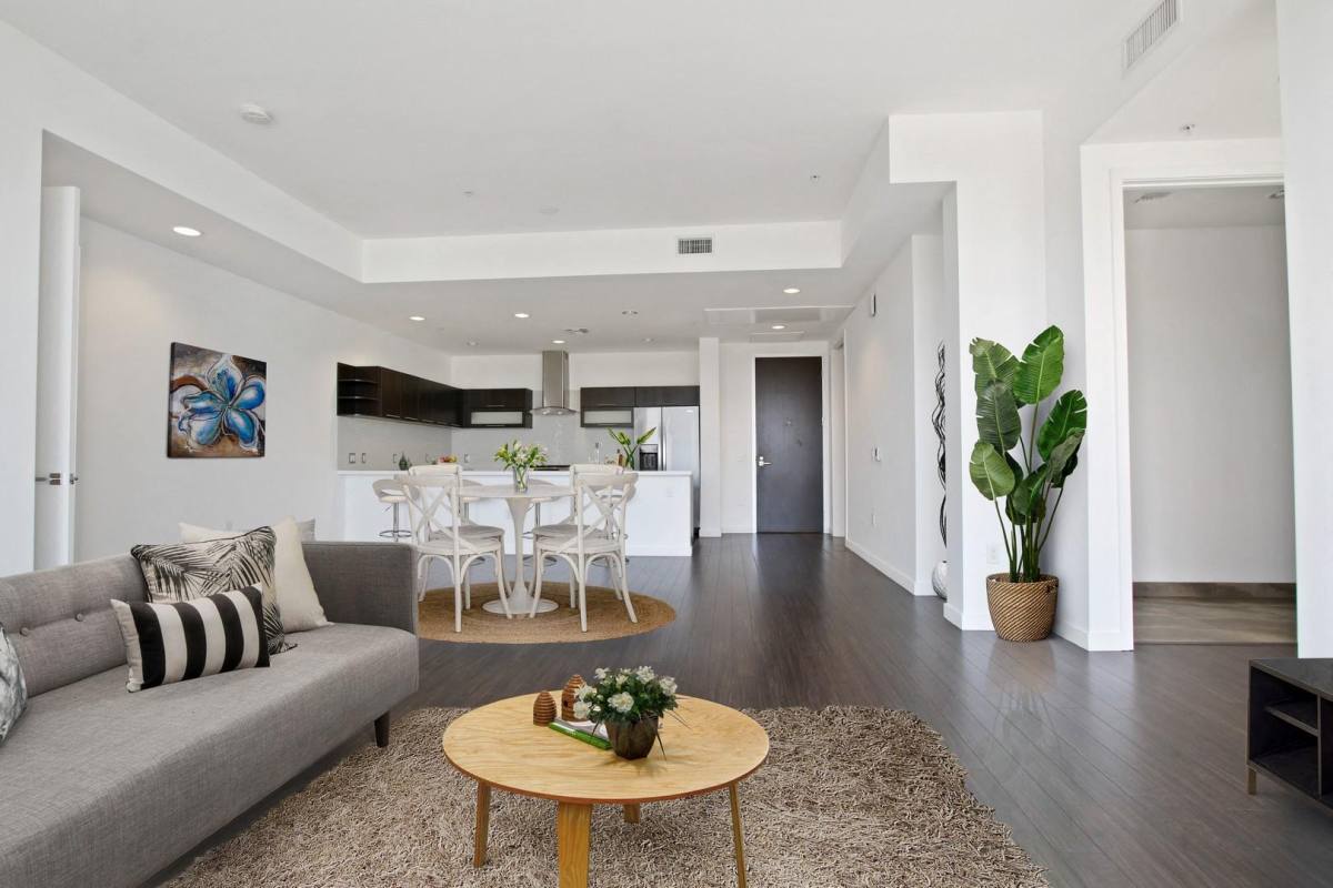 Apartment for rent at 13365 W Washington Blvd #202, Los Angeles, CA 90066
