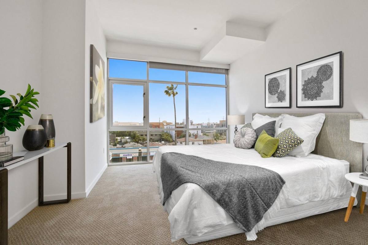 Apartment for rent at 13365 W Washington Blvd #202, Los Angeles, CA 90066