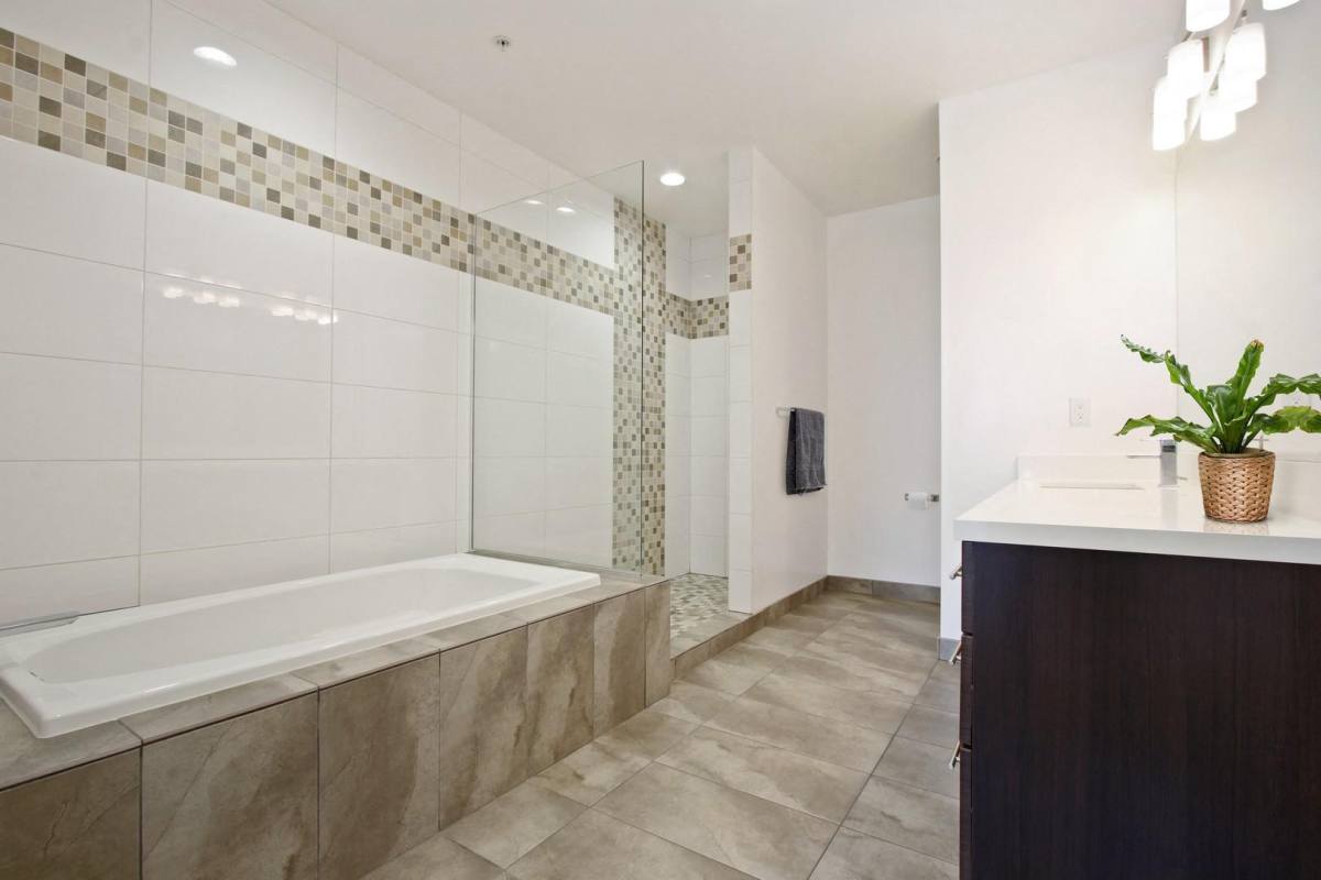 Apartment for rent at 13365 W Washington Blvd #202, Los Angeles, CA 90066