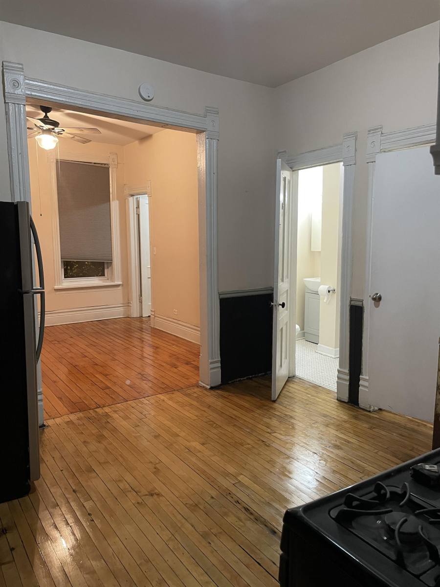 House for rent at 1920 W Cermak Rd #2R, Chicago, IL 60608