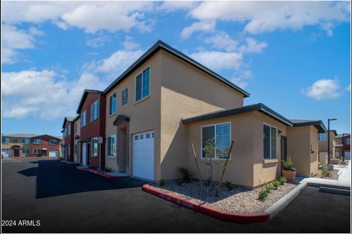 Townhouse for rent at 677 E Commonwealth Place #3, Chandler, AZ 85225