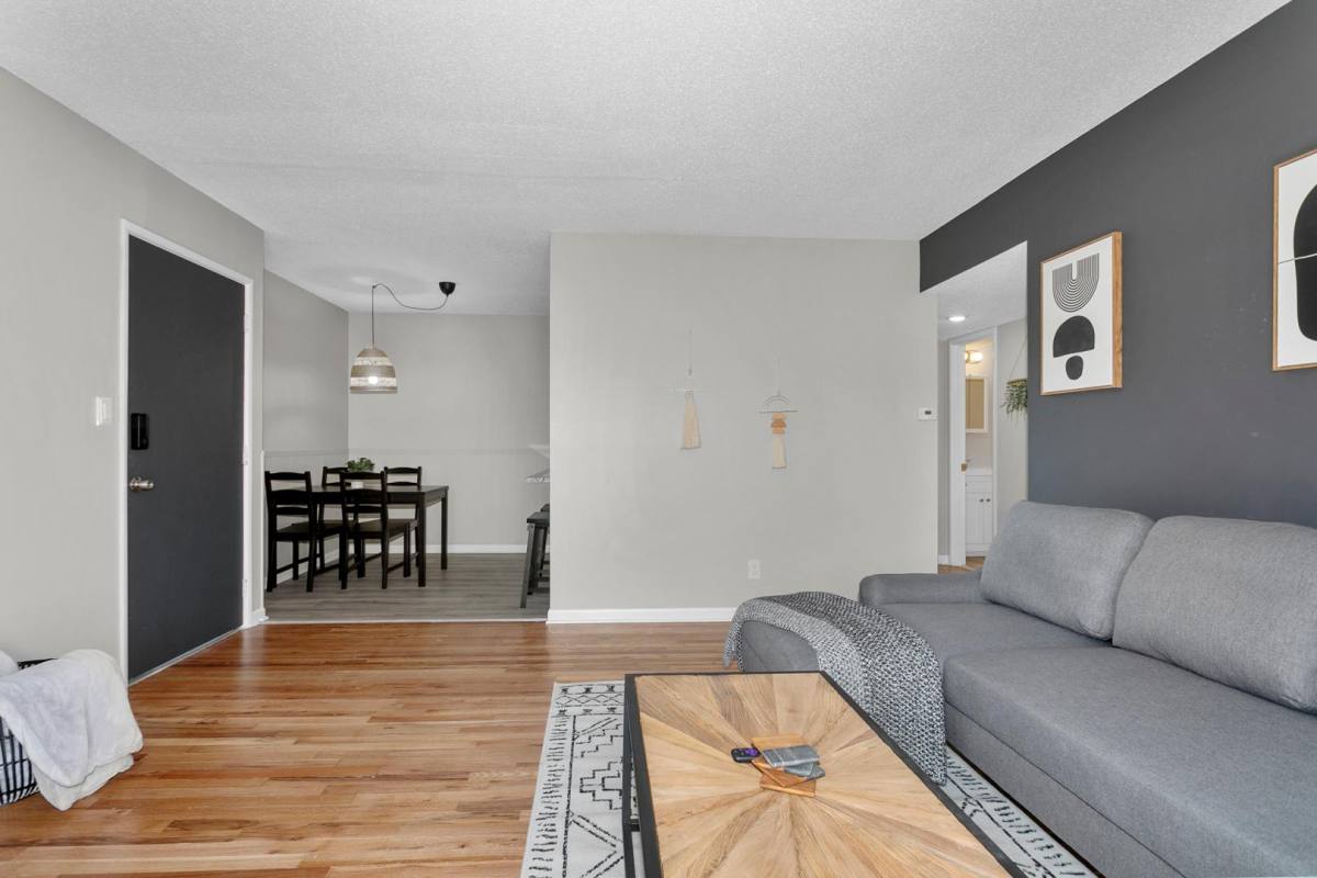 Apartment for rent at 512-516 Splitlog Ave, Kansas City, KS 66101