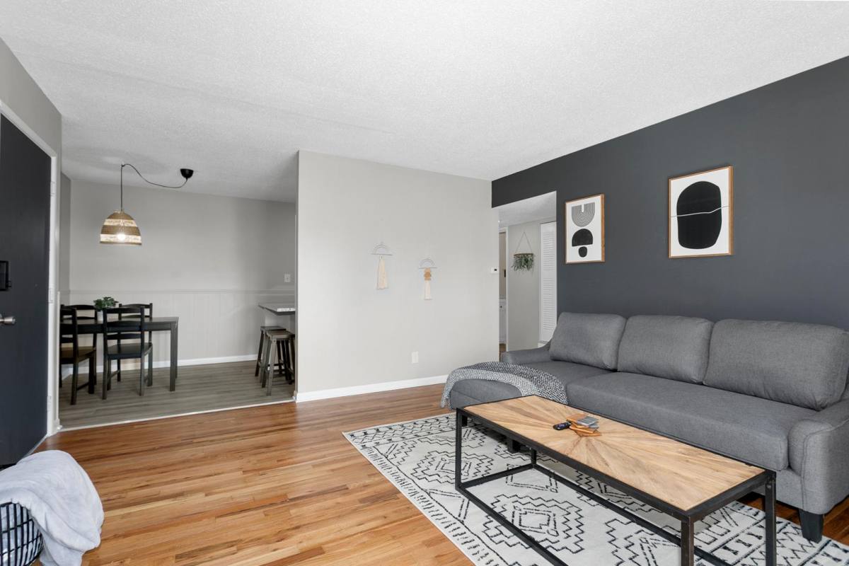 Apartment for rent at 512-516 Splitlog Ave, Kansas City, KS 66101