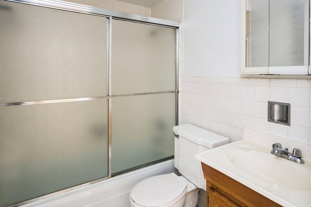 Apartment for rent at Sheridan - Glen, 6040 N Sheridan Rd #104, Chicago, IL 60660