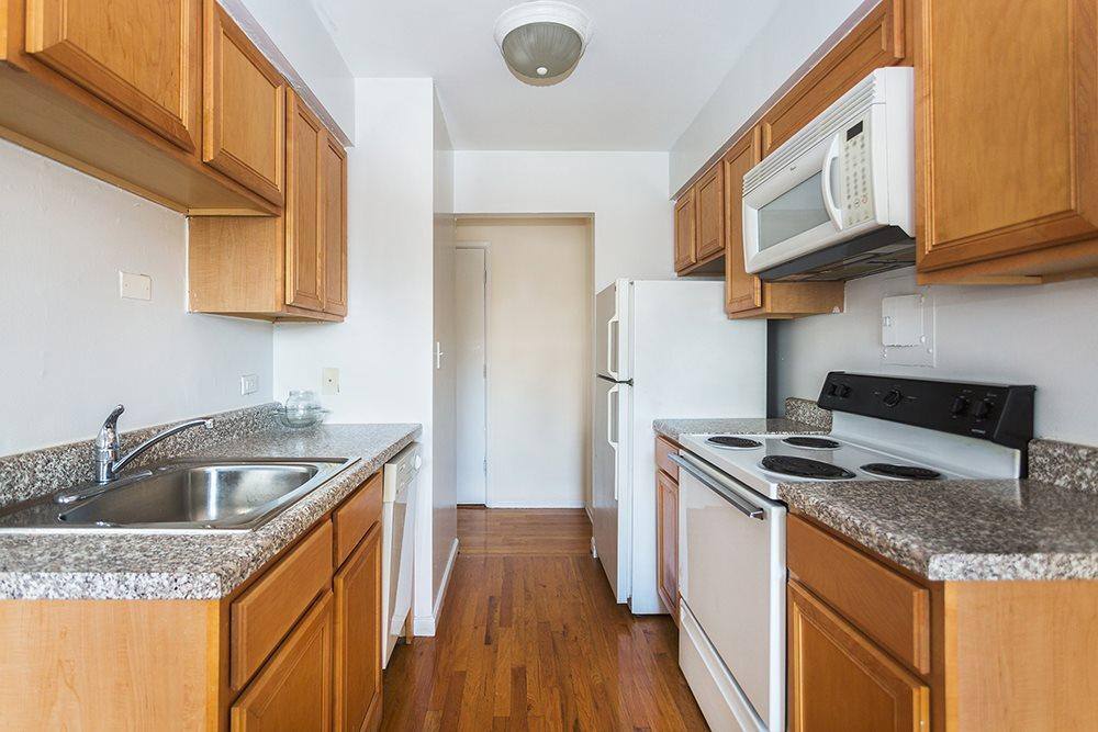 Apartment for rent at Sheridan - Glen, 6040 N Sheridan Rd #104, Chicago, IL 60660