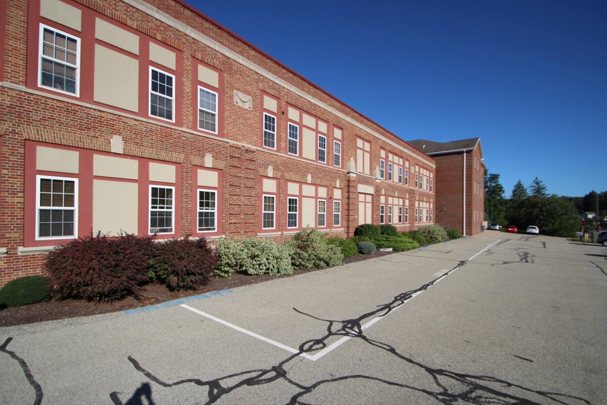 Apartment for rent at 6450 Pleasant St, South Park, PA 15129