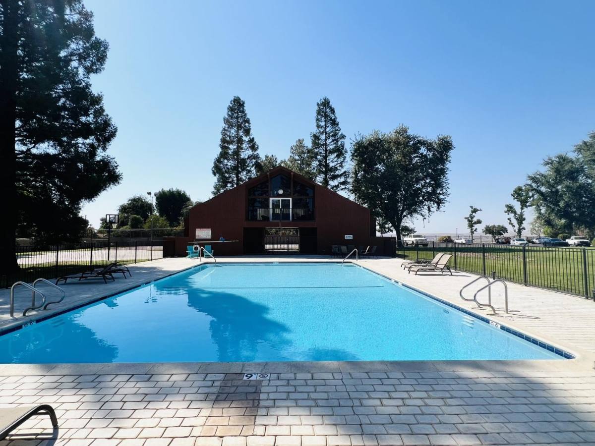 Townhouse for rent at Park Place, 4200 Boise 18A #1, Bakersfield, CA 93306