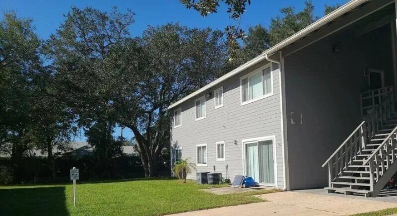 Townhouse for rent at 1050 Wayne Ave #6, New Smyrna Beach, FL 32168