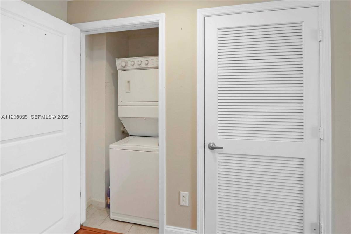 Condo for rent at 10 Aragon Ave #818, Miami, FL 33134