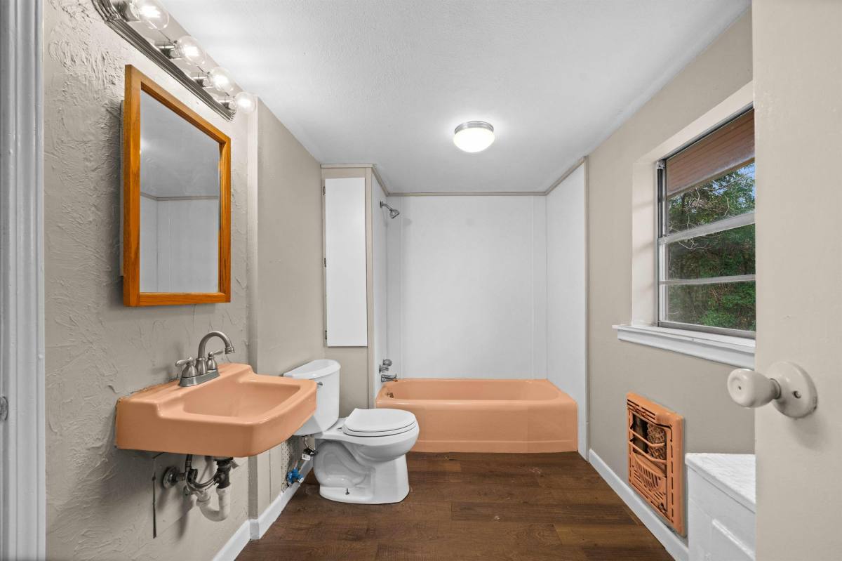 House for rent at Crescent Heights Gardens, 1522 N Ross Ave, Tyler, TX 75702