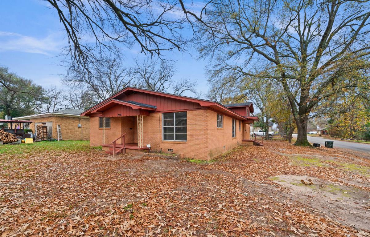 House for rent at Crescent Heights Gardens, 1522 N Ross Ave, Tyler, TX 75702
