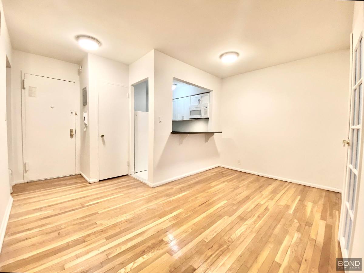 Apartment for rent at 345 E 72nd St #2A, New York, NY 10021