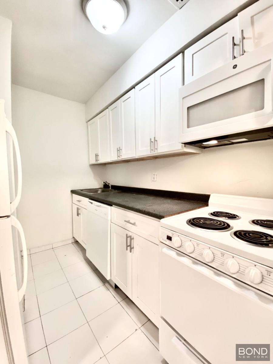 Apartment for rent at 345 E 72nd St #2A, New York, NY 10021