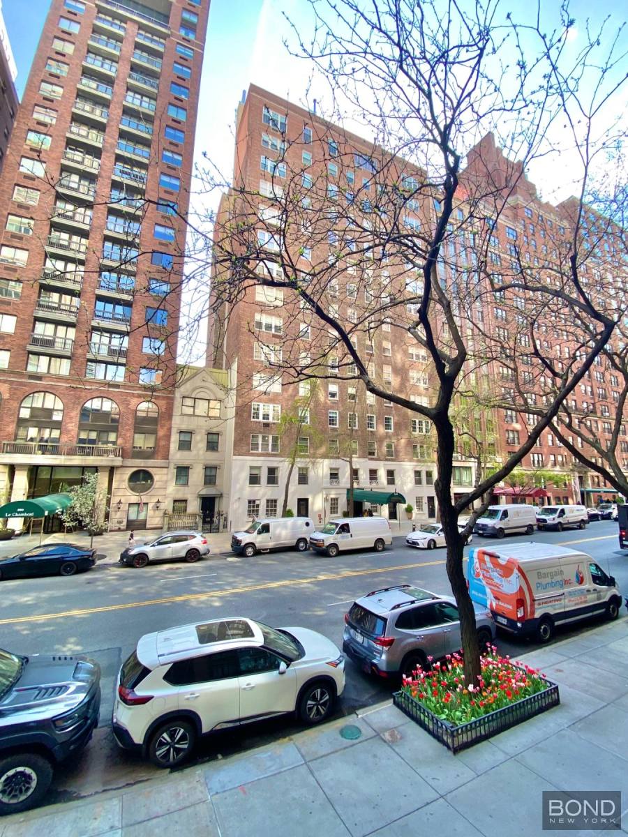 Apartment for rent at 345 E 72nd St #2A, New York, NY 10021