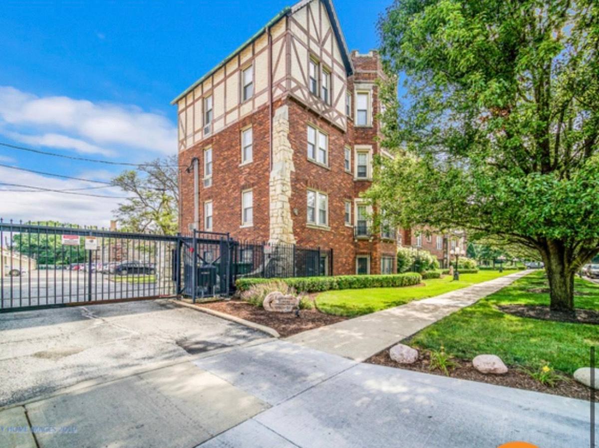 Condo for rent at 10913 S Longwood Dr #3, Chicago, IL 60643