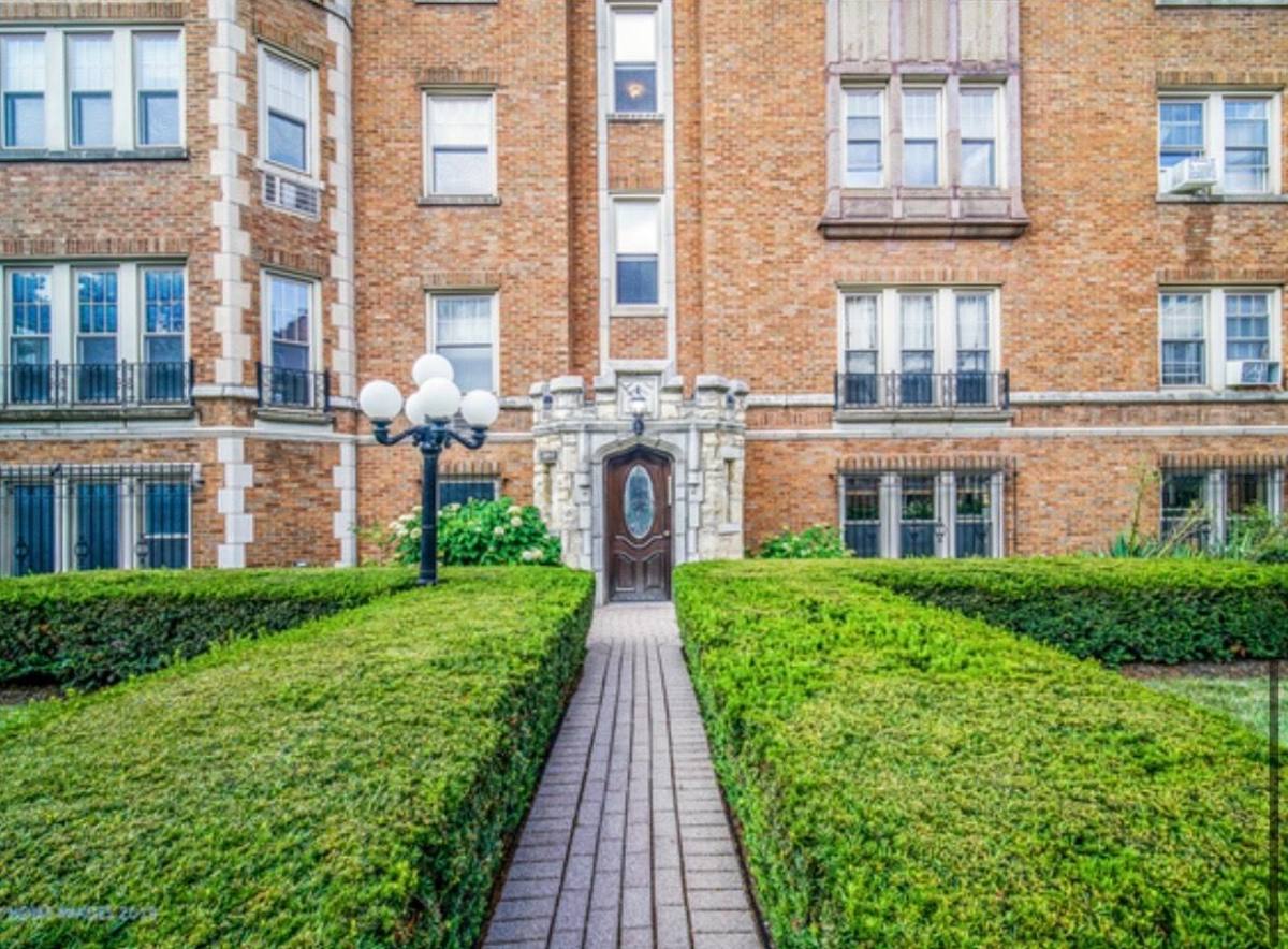 Condo for rent at 10913 S Longwood Dr #3, Chicago, IL 60643