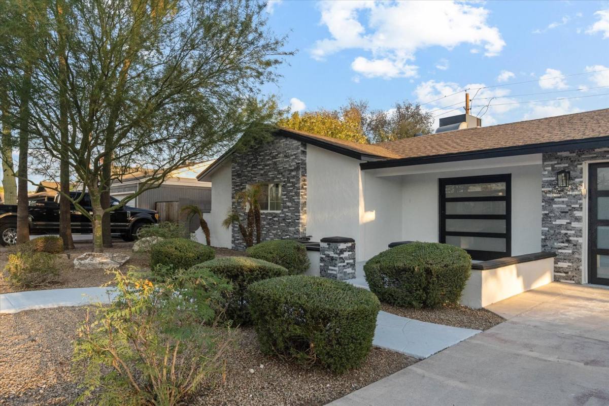 House for rent at 8525 E Clarendon Ave, Scottsdale, AZ 85251
