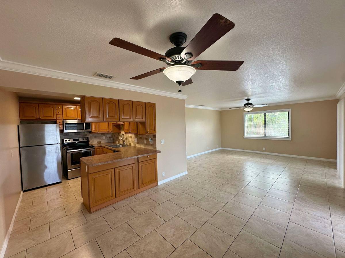 Apartment for rent at 1331 S Federal Highway 6, Lake Worth Beach, FL 33460
