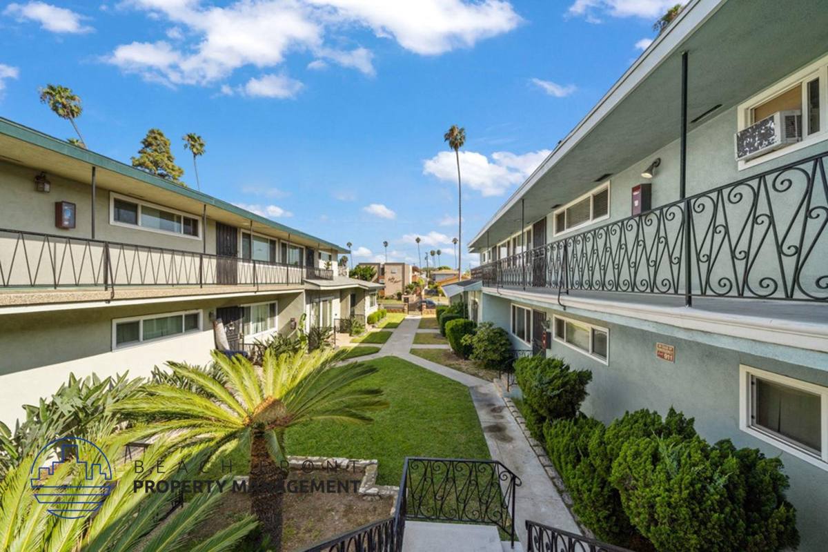 Apartment for rent at 636 East 97th Street, 636 E 97th St #4, Inglewood, CA 90303