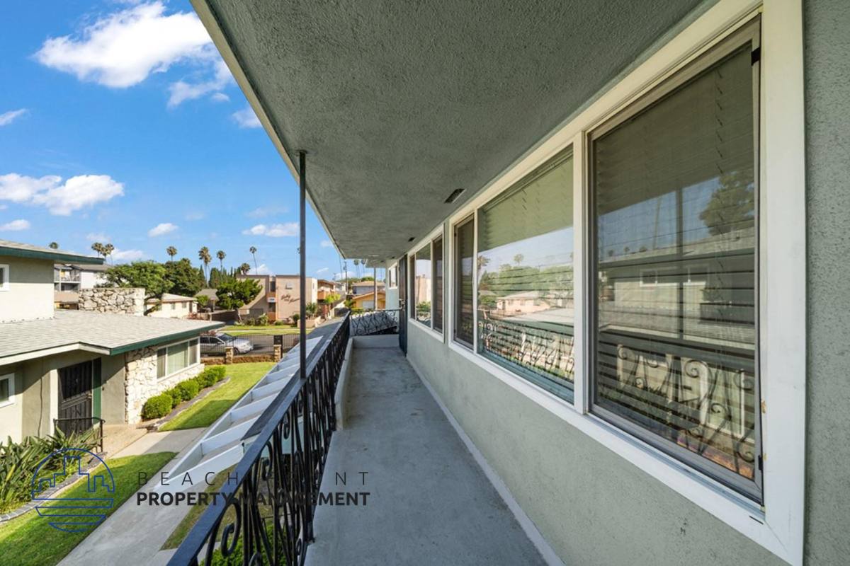 Apartment for rent at 636 East 97th Street, 636 E 97th St #4, Inglewood, CA 90303