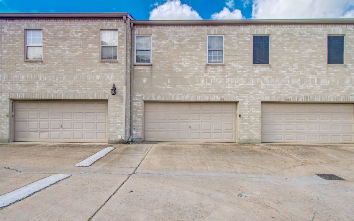 Townhouse for rent at Holly Hall Townhomes, 3088 Holly Hall St, Houston, TX 77054