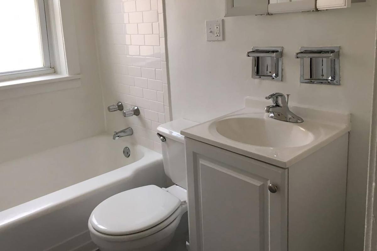 Apartment for rent at 918 E Hyde Park Blvd #1BB, Chicago, IL 60615