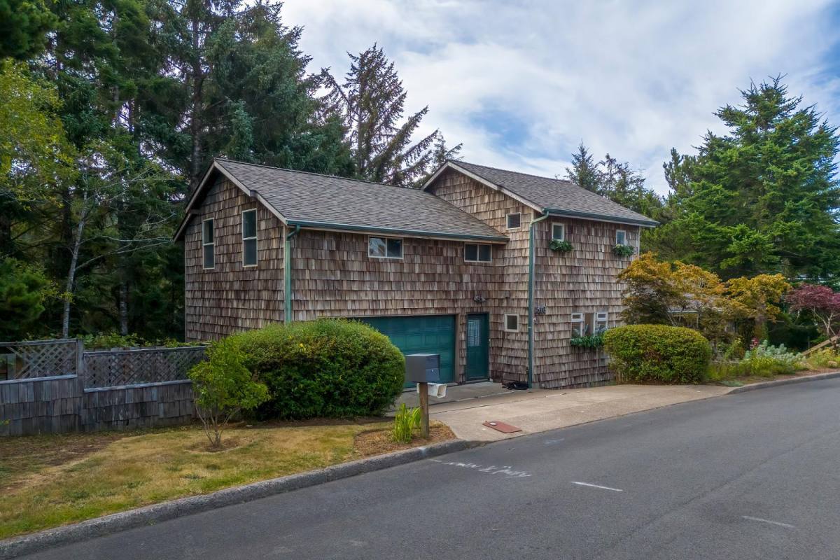 House for rent at Sea-Lake Terraces, 516 NE 20th Place #1, Newport, OR 97365