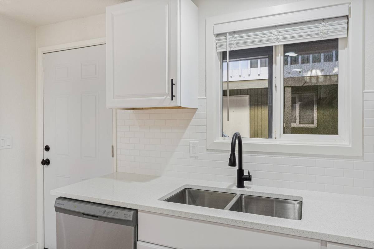 Apartment for rent at 8216 Mukilteo Speedway #5, Mukilteo, WA 98275
