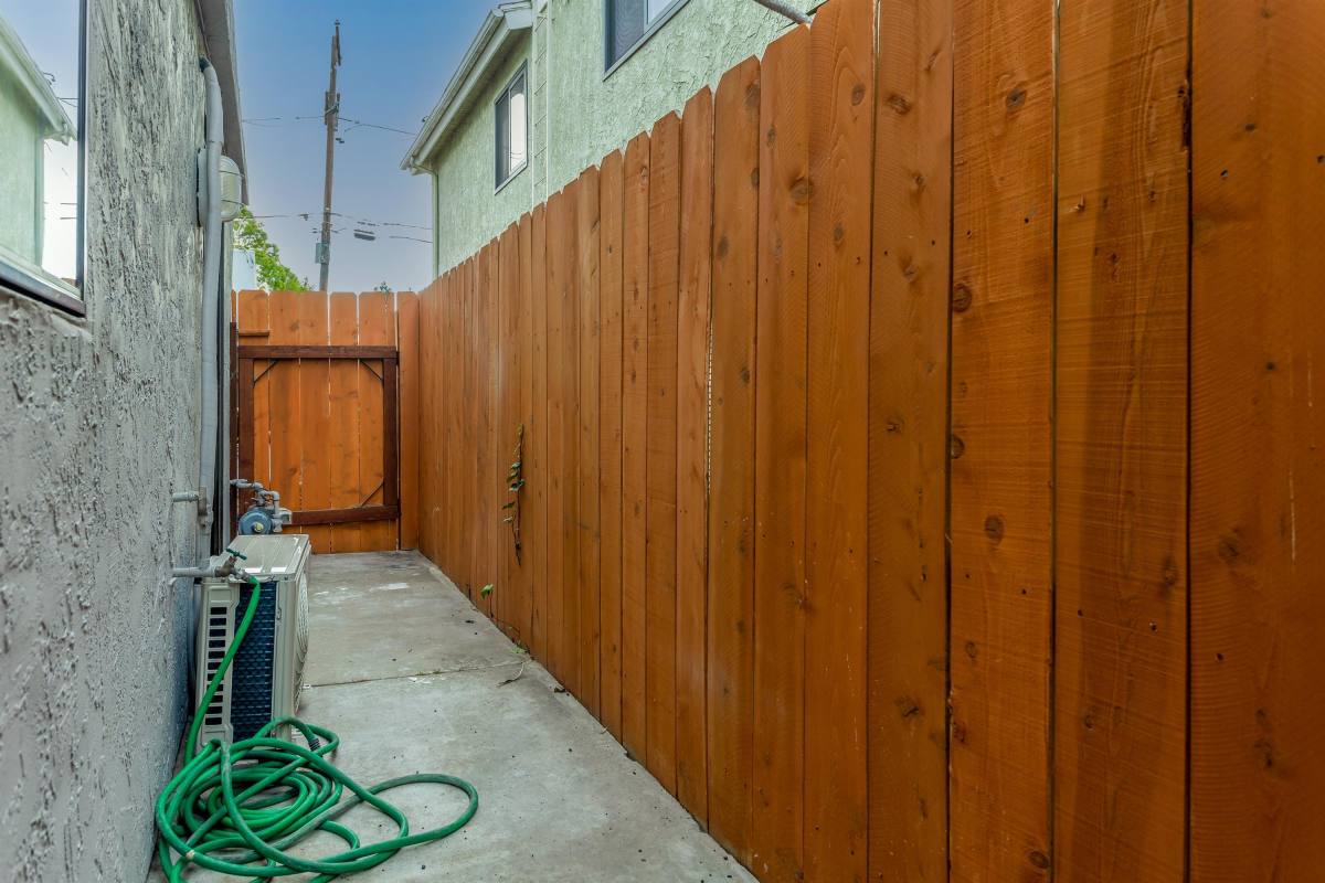 Townhouse for rent at 1463 Essex St #1, San Diego, CA 92103