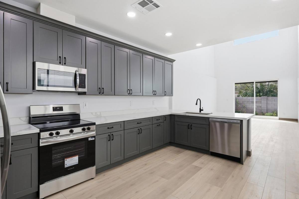 Townhouse for rent at 2805 E Trumbull Rd #2, Phoenix, AZ 85040