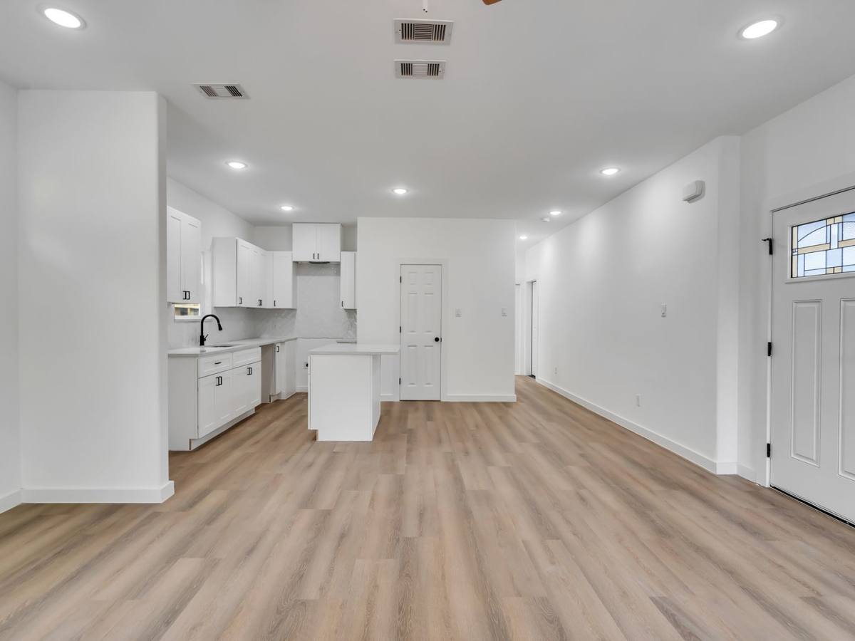 House for rent at 8102 Crestview Dr, Houston, TX 77028