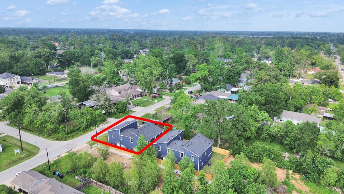 House for rent at 8102 Crestview Dr, Houston, TX 77028