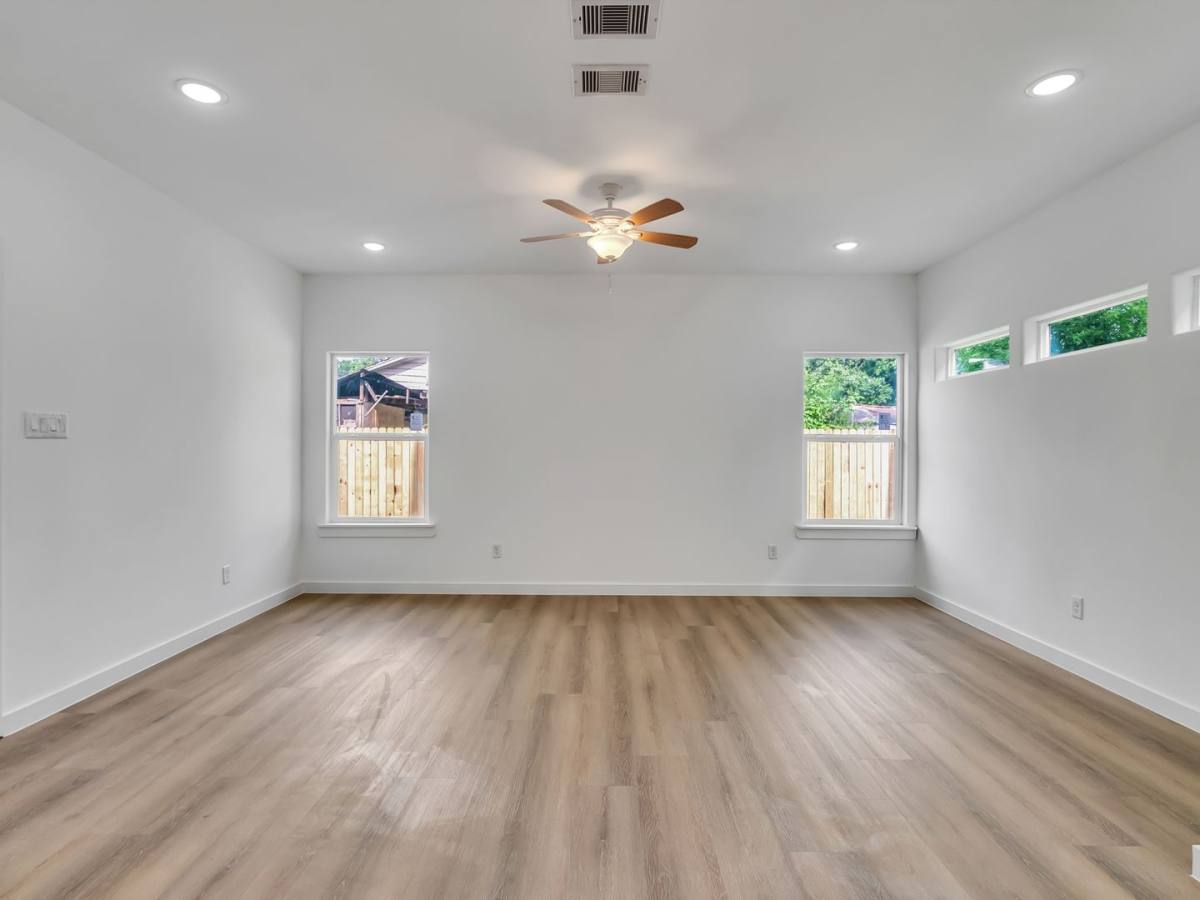 House for rent at 8102 Crestview Dr, Houston, TX 77028
