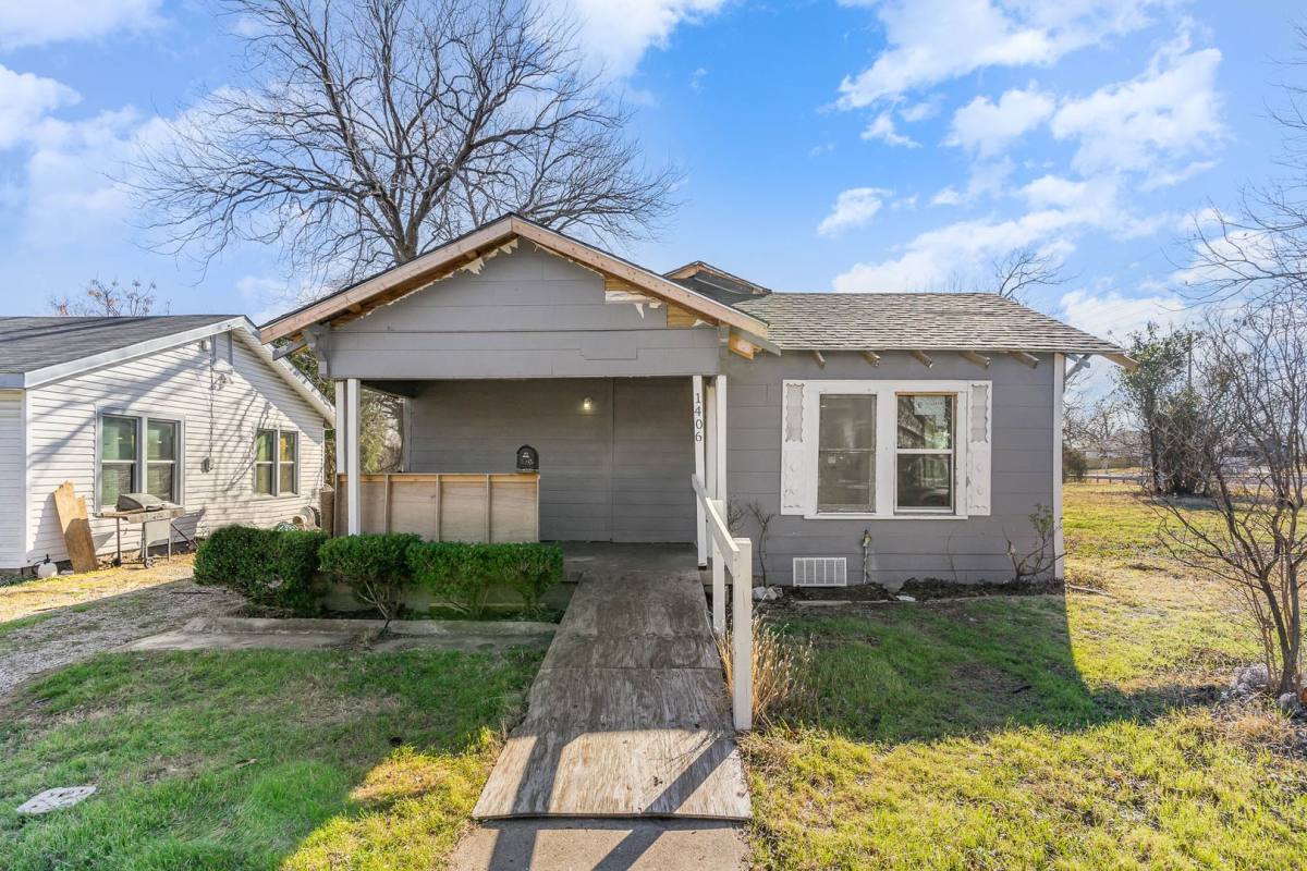 House for rent at 1406 Galloway Ave, Dallas, TX 75216