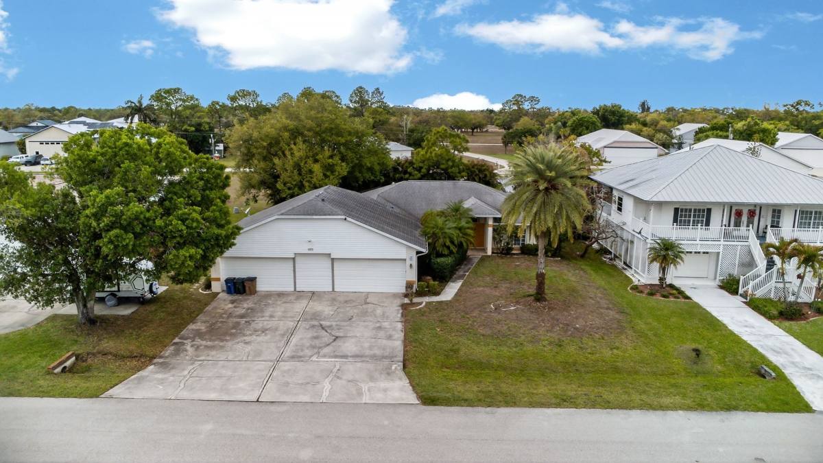 House for rent at 6890 Circle Dr, Fort Myers, FL 33905