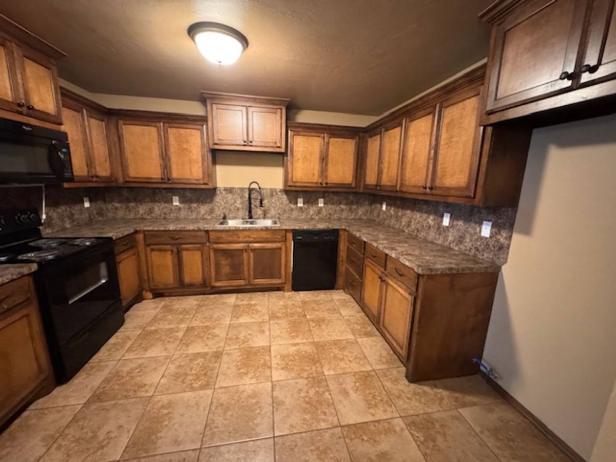 House for rent at 2716 Valley View Dr, Chickasha, OK 73018