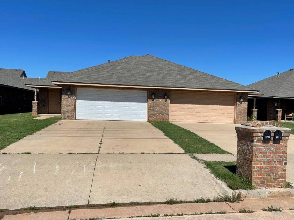 House for rent at 2716 Valley View Dr, Chickasha, OK 73018