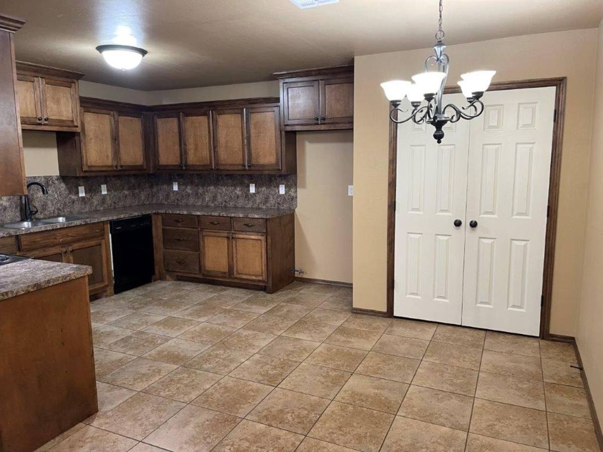 House for rent at 2716 Valley View Dr, Chickasha, OK 73018