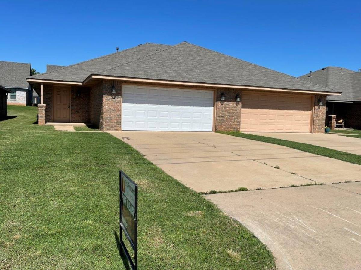 House for rent at 2716 Valley View Dr, Chickasha, OK 73018