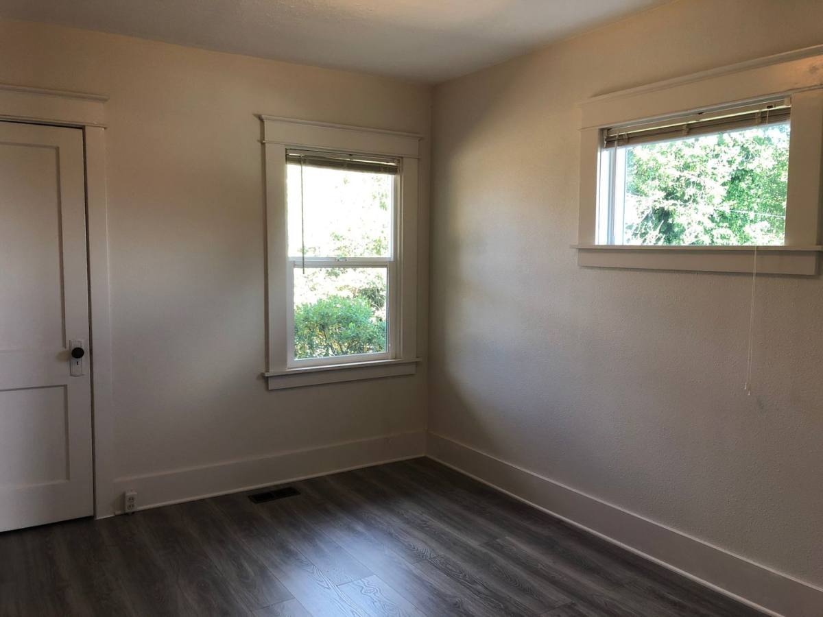 Apartment for rent at 883 & 887 S, Coos Bay, OR 97420