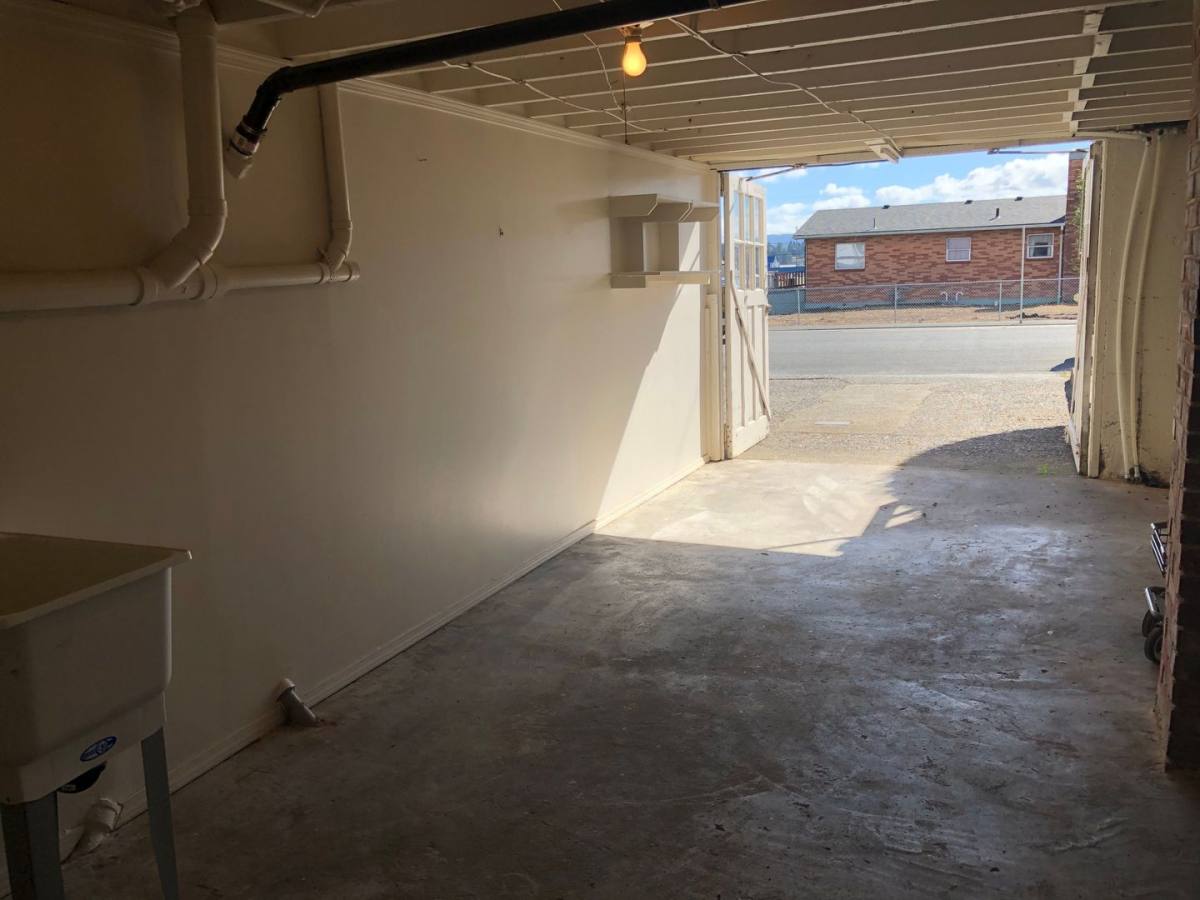 Apartment for rent at 883 & 887 S, Coos Bay, OR 97420