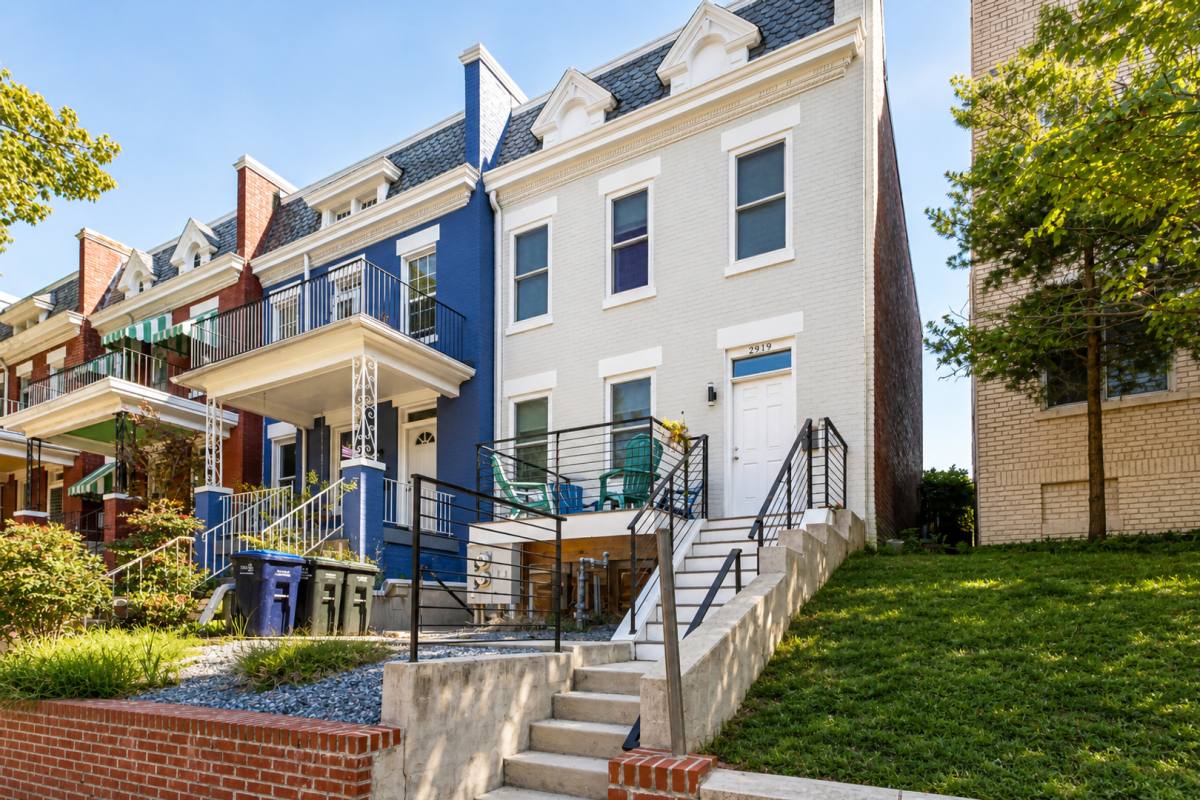 Apartment for rent at 2919 11th St NW, Washington, DC 20001