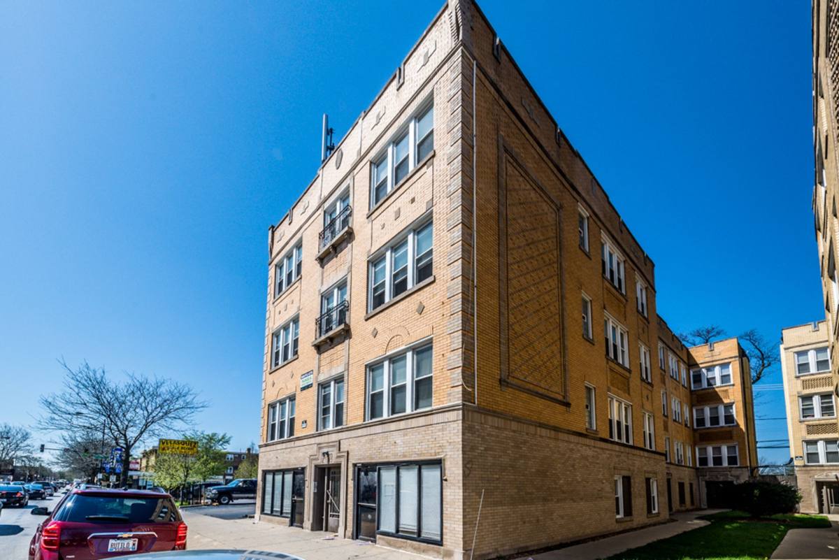 Apartment for rent at 2610-18 N Laramie Ave, Chicago, IL 60639