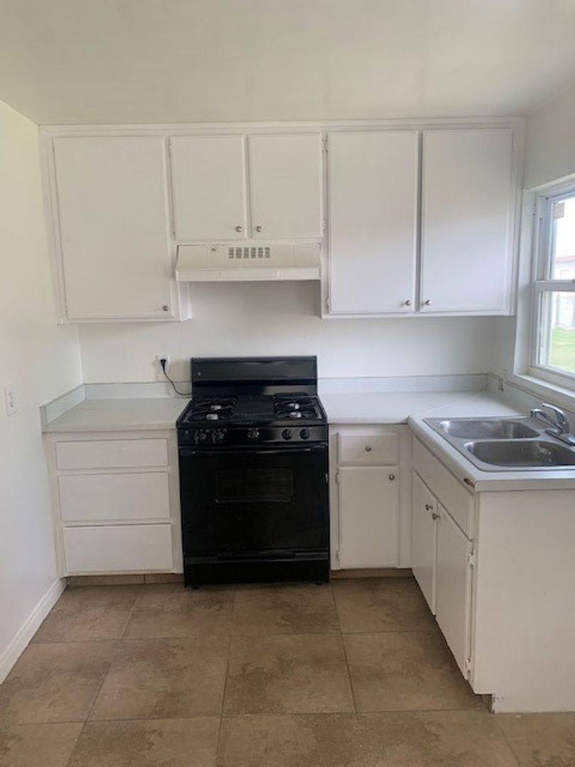 Apartment for rent at 213 Oildale Dr A-C, Bakersfield, CA 93308