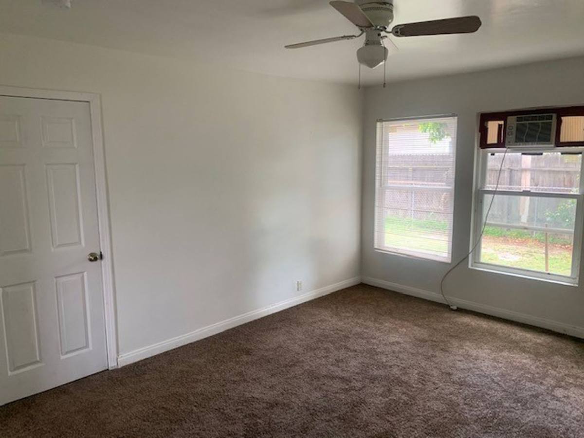 Apartment for rent at 213 Oildale Dr A-C, Bakersfield, CA 93308