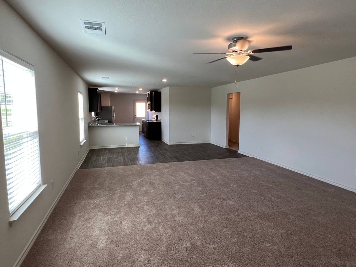 House for rent at 364 Crescent Park Dr, Jarrell, TX 76537