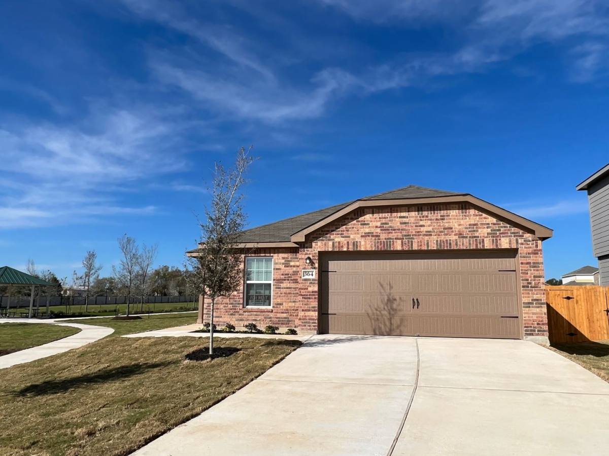 House for rent at 364 Crescent Park Dr, Jarrell, TX 76537